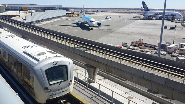 Поезд AirTrain в JFK